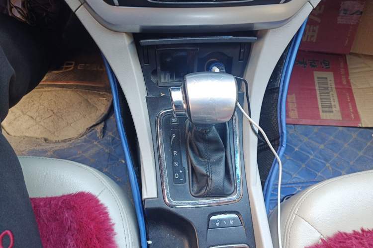 Used Geely Auto Emgrand 2014 Sedan 1.5L CVT Elite Model Gear Lever