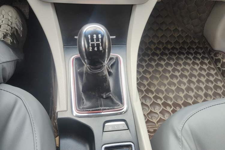 Used Geely Auto Emgrand 2014 Sedan 1.5L Manual Fashion Edition Gear Lever