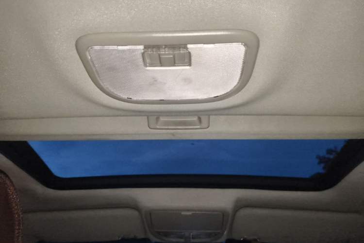 Used Geely Auto Emgrand 2014 Sedan 1.3T Manual Elite Model Headliner