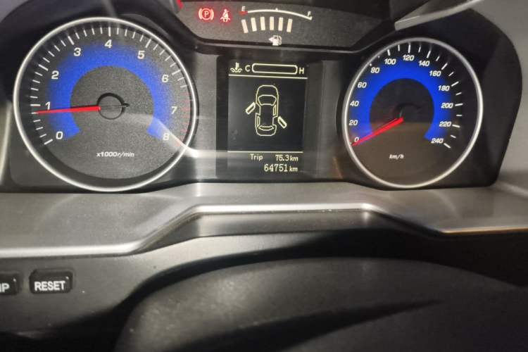 Used Geely Auto Emgrand 2014 Sedan 1.3T Manual Elite Model Odometer Close Up