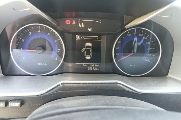 Used Geely Auto Emgrand 2014 Sedan 1.5L Manual Fashion Edition Odometer Close Up