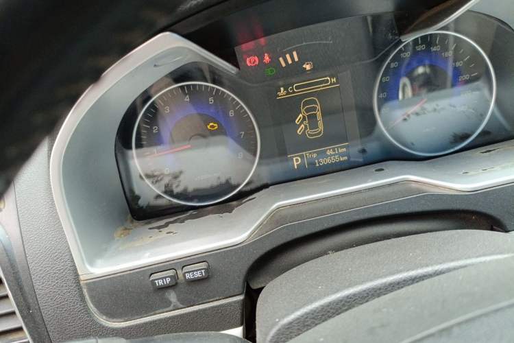 Used Geely Auto Emgrand 2014 Sedan 1.5L CVT Elite Model Odometer Close Up