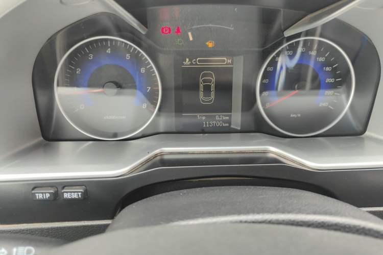 Used Geely Auto Emgrand 2014 Sedan 1.5L Manual Fashion Edition Odometer Close Up