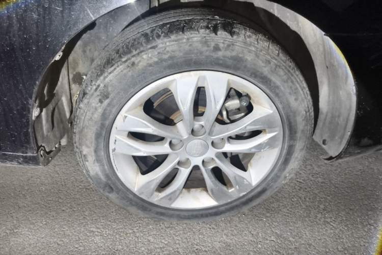Used Geely Auto Emgrand 2014 Sedan 1.3T Manual Elite Model Right Front Wheel Hub