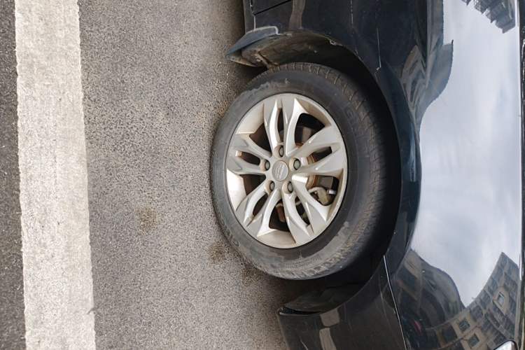 Used Geely Auto Emgrand 2014 Sedan 1.3T Manual Elite Model Right Front Wheel Hub