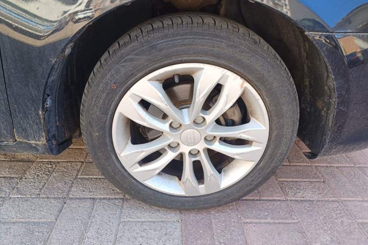 Used Geely Auto Emgrand 2014 Sedan 1.5L CVT Elite Model Right Front Wheel Hub
