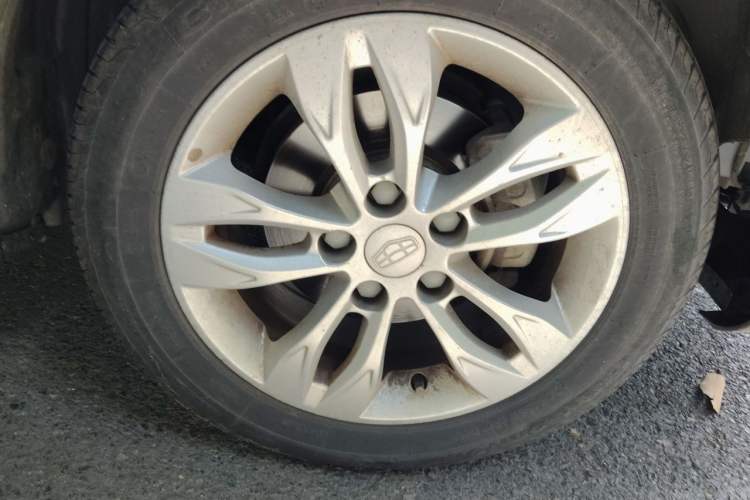 Used Geely Auto Emgrand 2014 Sedan 1.5L Manual Elite Model Right Front Wheel Hub