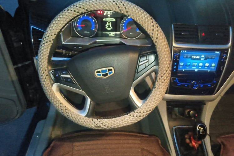 Used Geely Auto Emgrand 2014 Sedan 1.3T Manual Elite Model Steering Wheel