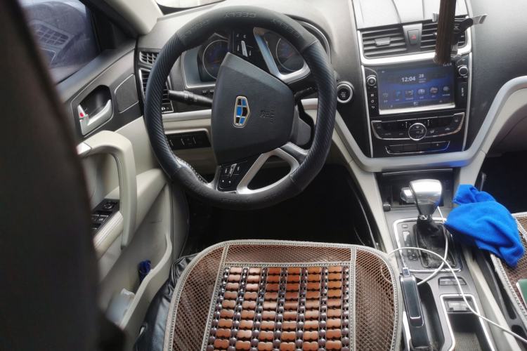 Used Geely Auto Emgrand 2014 Sedan 1.5L CVT Elite Model Steering Wheel