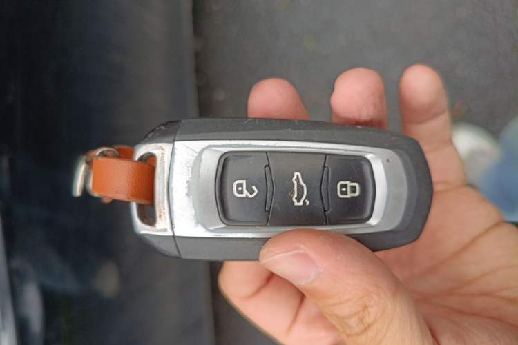 Used Geely Auto Emgrand 2014 Sedan 1.5L CVT Elite Model Vehicle Key