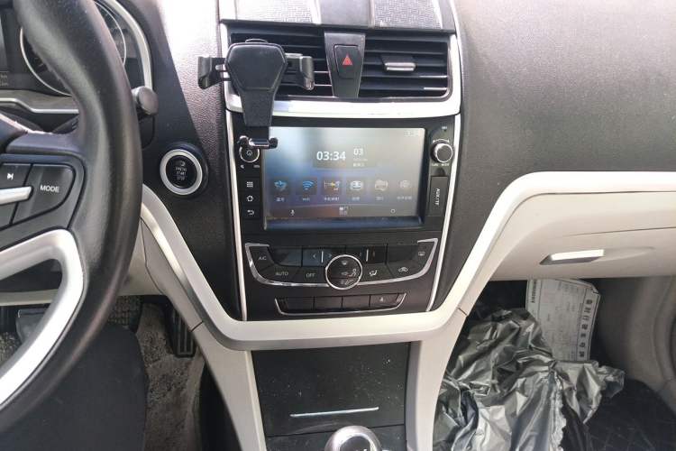 Used Geely Auto Emgrand 2014 Sedan 1.5L Manual Elite Model Audio And AC Panel