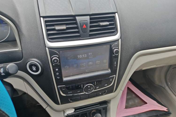 Used Geely Auto Emgrand 2014 Sedan 1.3T CVT Elite Model Audio And AC Panel