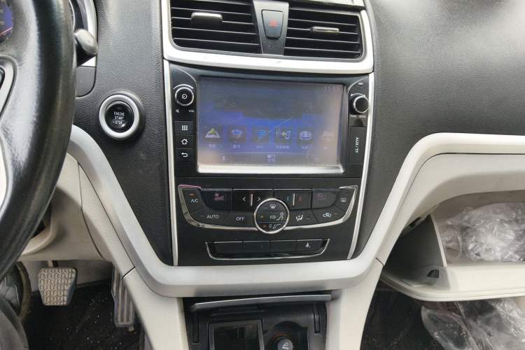Used Geely Auto Emgrand 2014 Sedan 1.5L Manual Elite Model Audio And AC Panel
