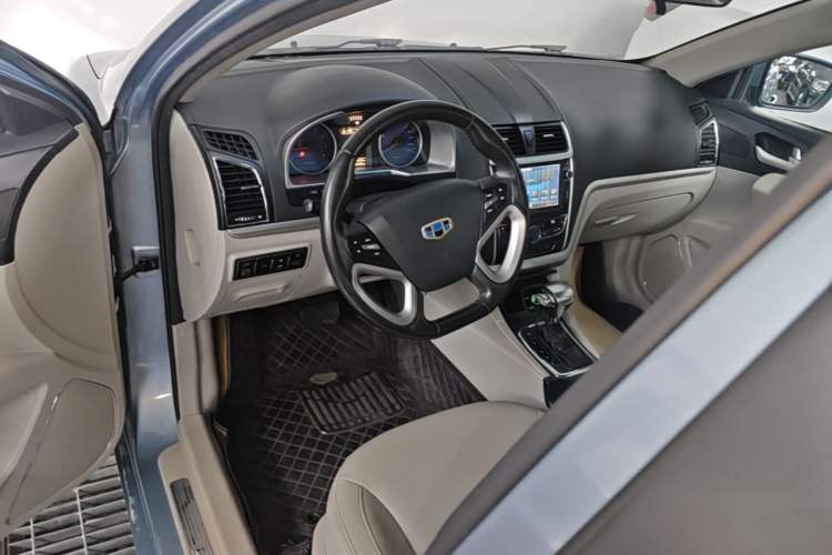 Used Geely Auto Emgrand 2014 Sedan 1.3T CVT Prestige Model Center Console