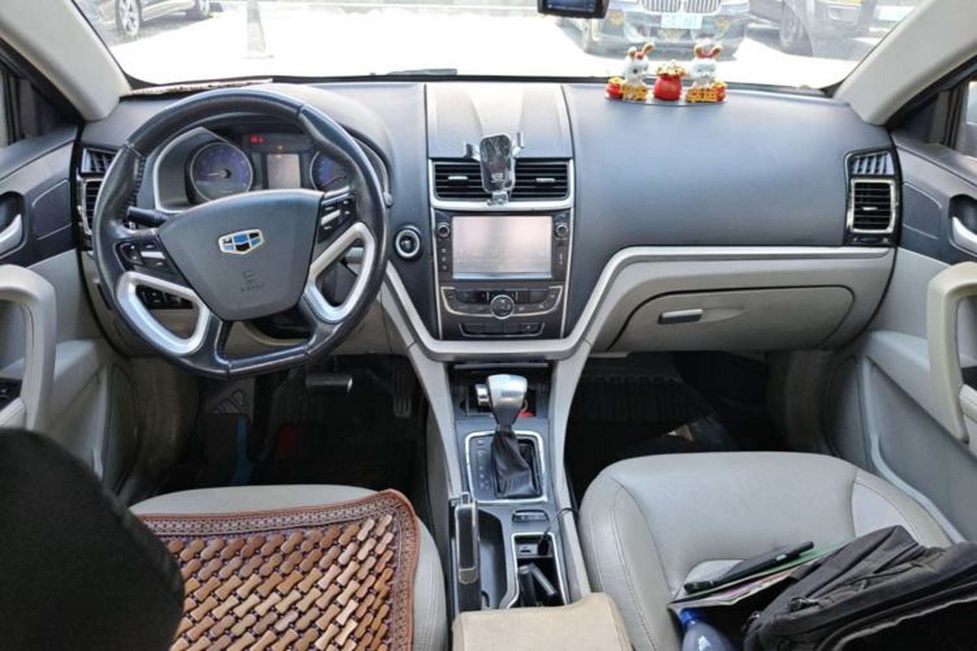 Used Geely Auto Emgrand 2014 Sedan 1.3T CVT Prestige Model Center Console