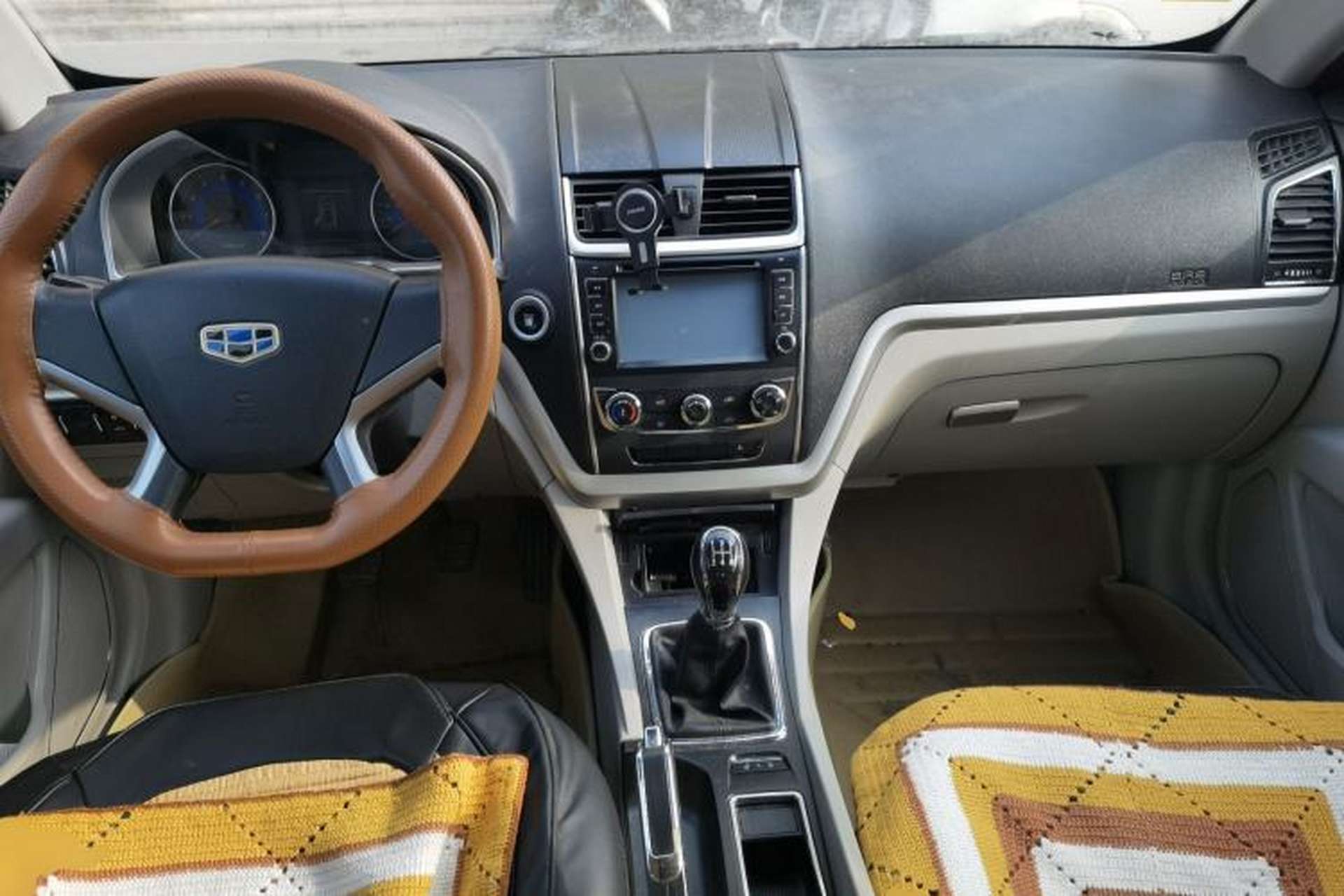 Used Geely Auto Emgrand 2014 Sedan 1.5L Manual Fashion Edition Center Console