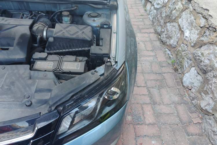 Used Geely Auto Emgrand 2014 Sedan 1.3T CVT Elite Model Engine Bay Left