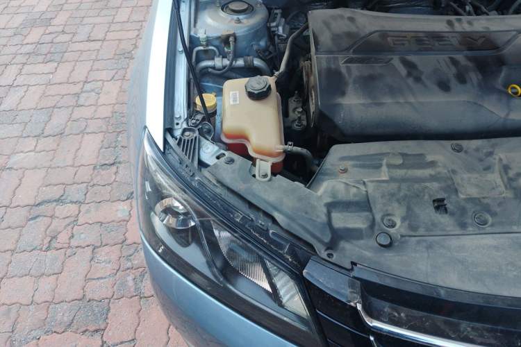 Used Geely Auto Emgrand 2014 Sedan 1.3T CVT Elite Model Engine Bay Right