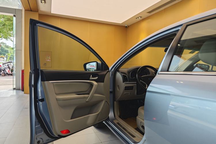 Used Geely Auto Emgrand 2014 Sedan 1.3T CVT Prestige Model Exterior 6