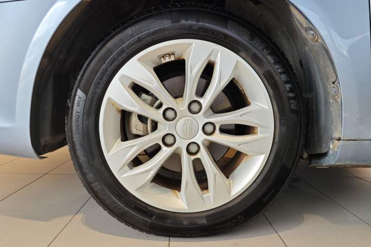 Used Geely Auto Emgrand 2014 Sedan 1.3T CVT Prestige Model Exterior 9