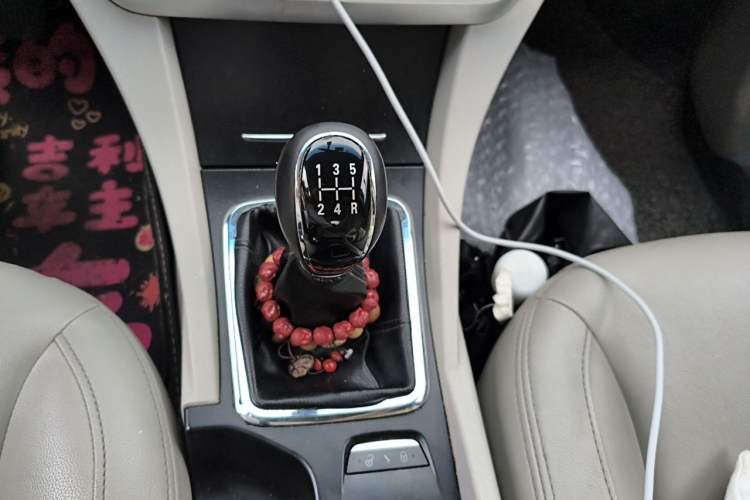 Used Geely Auto Emgrand 2014 Sedan 1.5L Manual Elite Model Gear Lever
