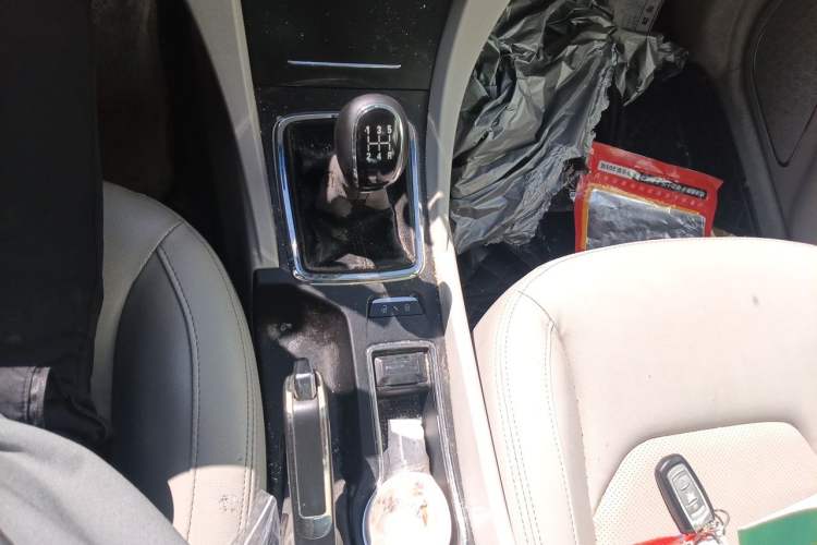 Used Geely Auto Emgrand 2014 Sedan 1.5L Manual Elite Model Gear Lever