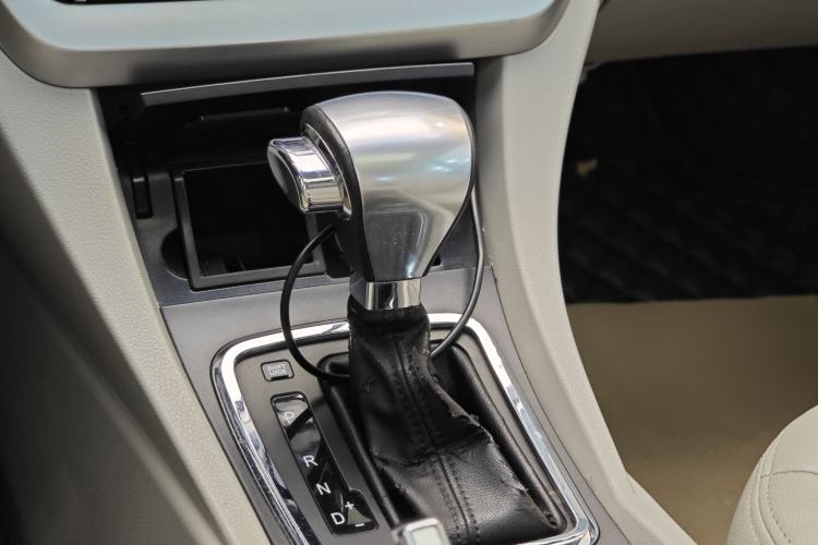 Used Geely Auto Emgrand 2014 Sedan 1.3T CVT Prestige Model Gear Lever