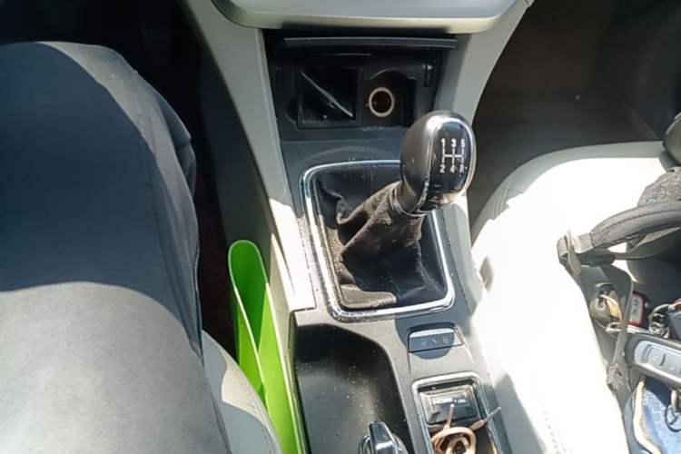 Used Geely Auto Emgrand 2014 Sedan 1.5L Manual Elite Model Gear Lever