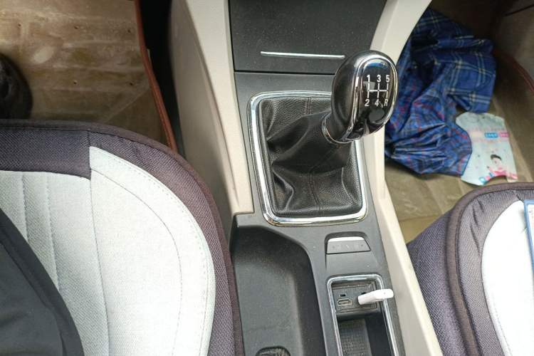 Used Geely Auto Emgrand 2014 Sedan 1.5L Manual Elite Model Gear Lever