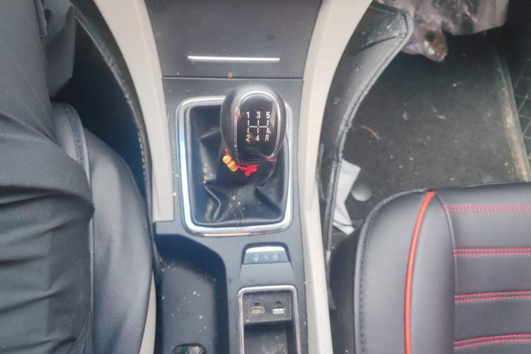 Used Geely Auto Emgrand 2014 Sedan 1.5L Manual Elite Model Gear Lever