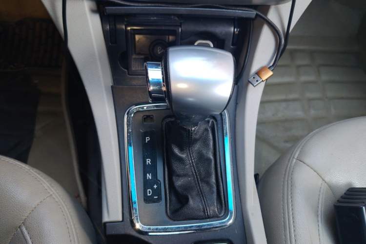 Used Geely Auto Emgrand 2014 Sedan 1.3T CVT Elite Model Gear Lever