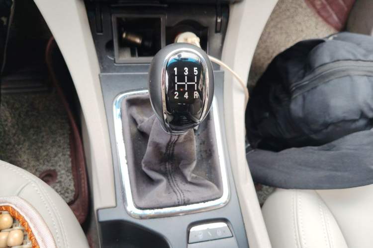 Used Geely Auto Emgrand 2014 Sedan 1.5L Manual Fashion Edition Gear Lever