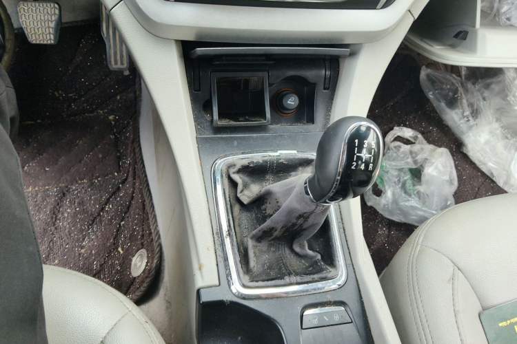 Used Geely Auto Emgrand 2014 Sedan 1.5L Manual Elite Model Gear Lever