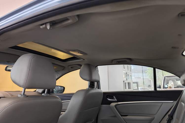 Used Geely Auto Emgrand 2014 Sedan 1.3T CVT Prestige Model Headliner
