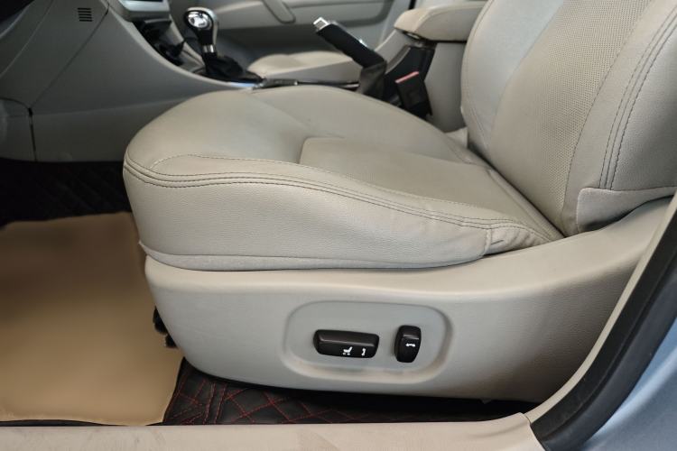 Used Geely Auto Emgrand 2014 Sedan 1.3T CVT Prestige Model Interior 10