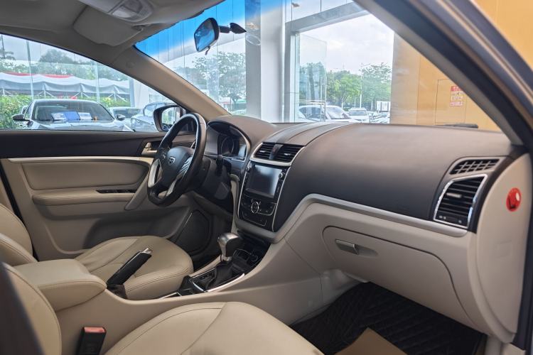 Used Geely Auto Emgrand 2014 Sedan 1.3T CVT Prestige Model Interior 12