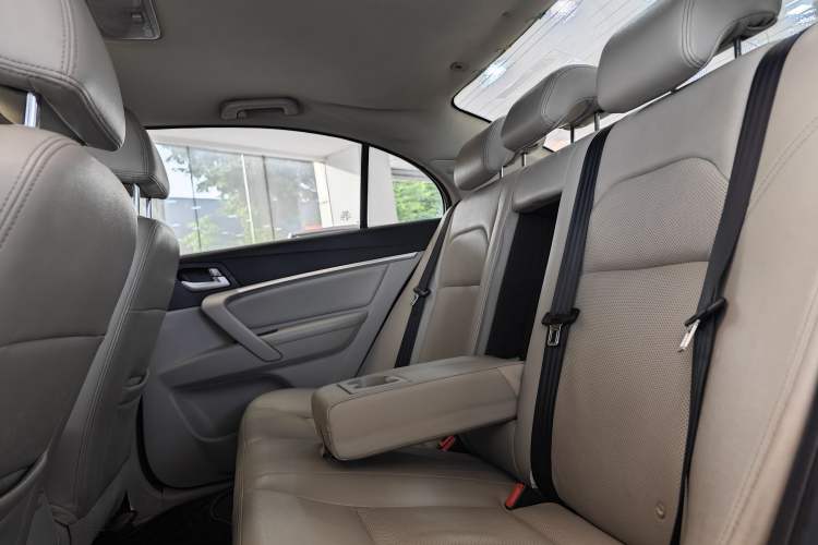 Used Geely Auto Emgrand 2014 Sedan 1.3T CVT Prestige Model Interior 2