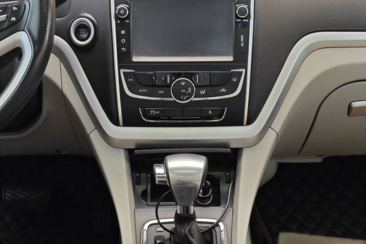 Used Geely Auto Emgrand 2014 Sedan 1.3T CVT Prestige Model Interior 3