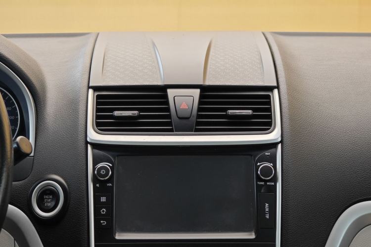 Used Geely Auto Emgrand 2014 Sedan 1.3T CVT Prestige Model Interior 5