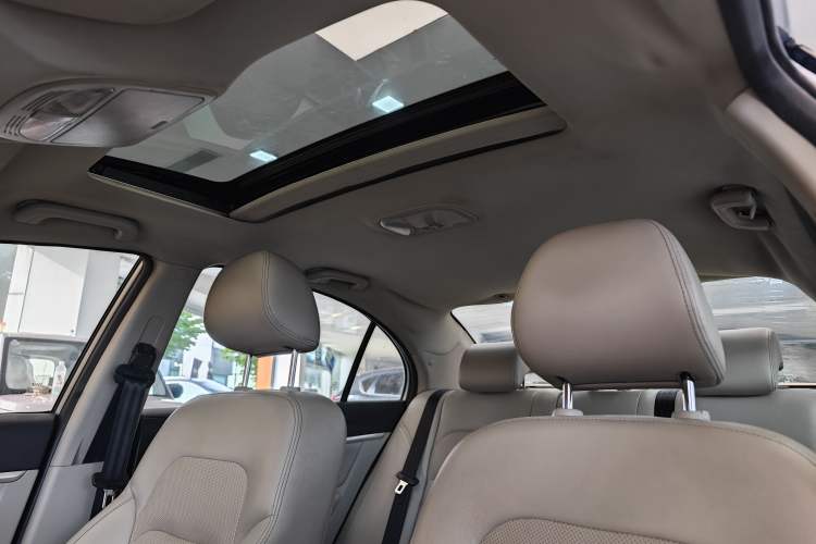 Used Geely Auto Emgrand 2014 Sedan 1.3T CVT Prestige Model Interior 6