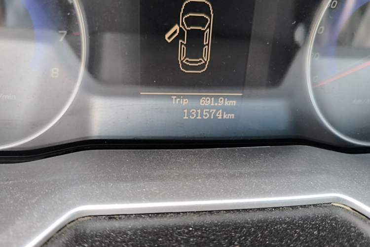 Used Geely Auto Emgrand 2014 Sedan 1.5L Manual Elite Model Odometer Close Up