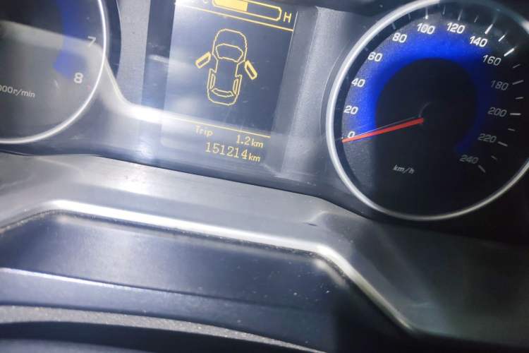 Used Geely Auto Emgrand 2014 Sedan 1.5L Manual Fashion Edition Odometer Close Up
