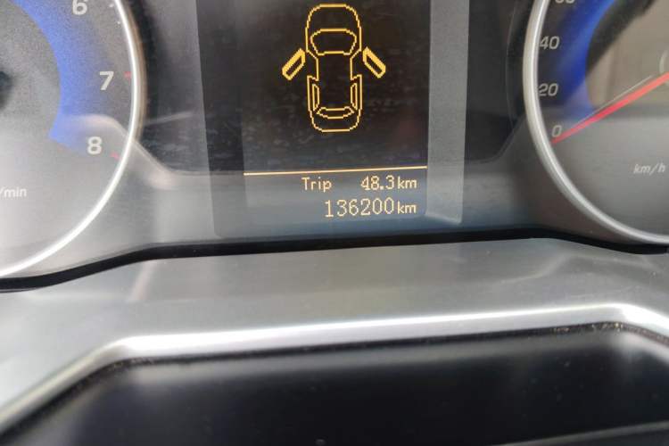 Used Geely Auto Emgrand 2014 Sedan 1.5L Manual Fashion Edition Odometer Close Up