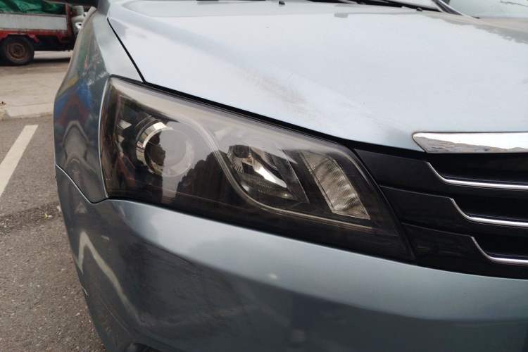 Used Geely Auto Emgrand 2014 Sedan 1.5L Manual Fashion Edition Right Front Headlight