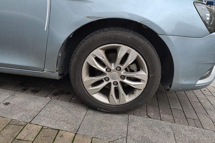 Used Geely Auto Emgrand 2014 Sedan 1.5L Manual Elite Model Right Front Wheel Hub