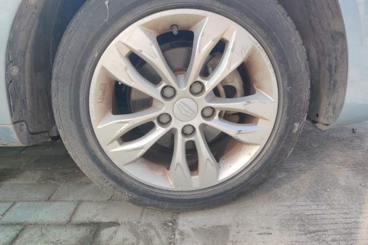 Used Geely Auto Emgrand 2014 Sedan 1.5L Manual Elite Model Right Front Wheel Hub