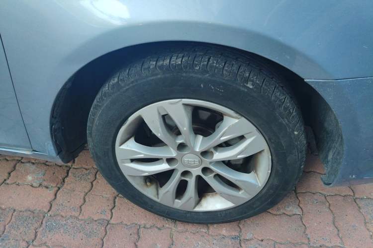 Used Geely Auto Emgrand 2014 Sedan 1.3T CVT Elite Model Right Front Wheel Hub