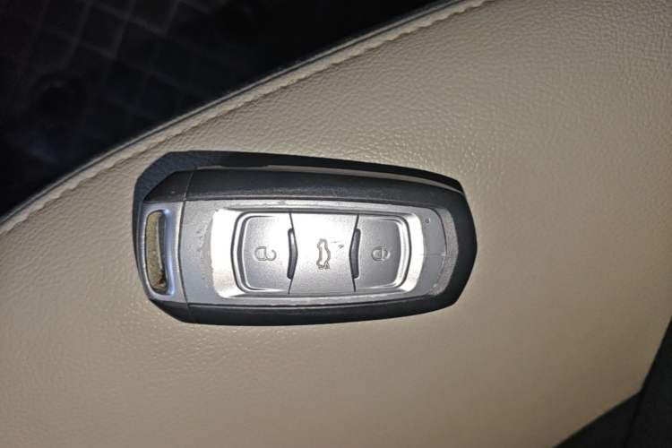 Used Geely Auto Emgrand 2014 Sedan 1.3T CVT Prestige Model Vehicle Key