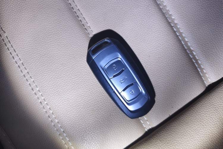 Used Geely Auto Emgrand 2014 Sedan 1.5L Manual Fashion Edition Vehicle Key