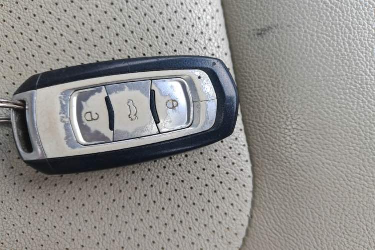 Used Geely Auto Emgrand 2014 Sedan 1.3T CVT Elite Model Vehicle Key